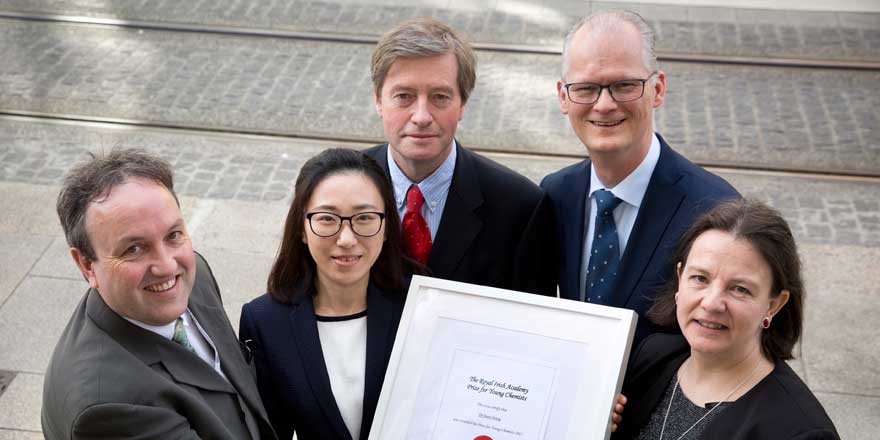 Dr Junsi Wang receives the RIA Young Chemist Prize (Photo (c) RIA)